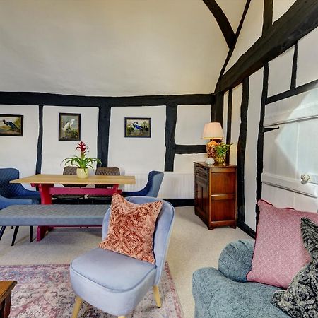 Loft Cottage By Spa Town Property - 2 Bed Tudor Retreat Near To Stratford-Upon-Avon, Warwick & Solihull Eksteriør billede
